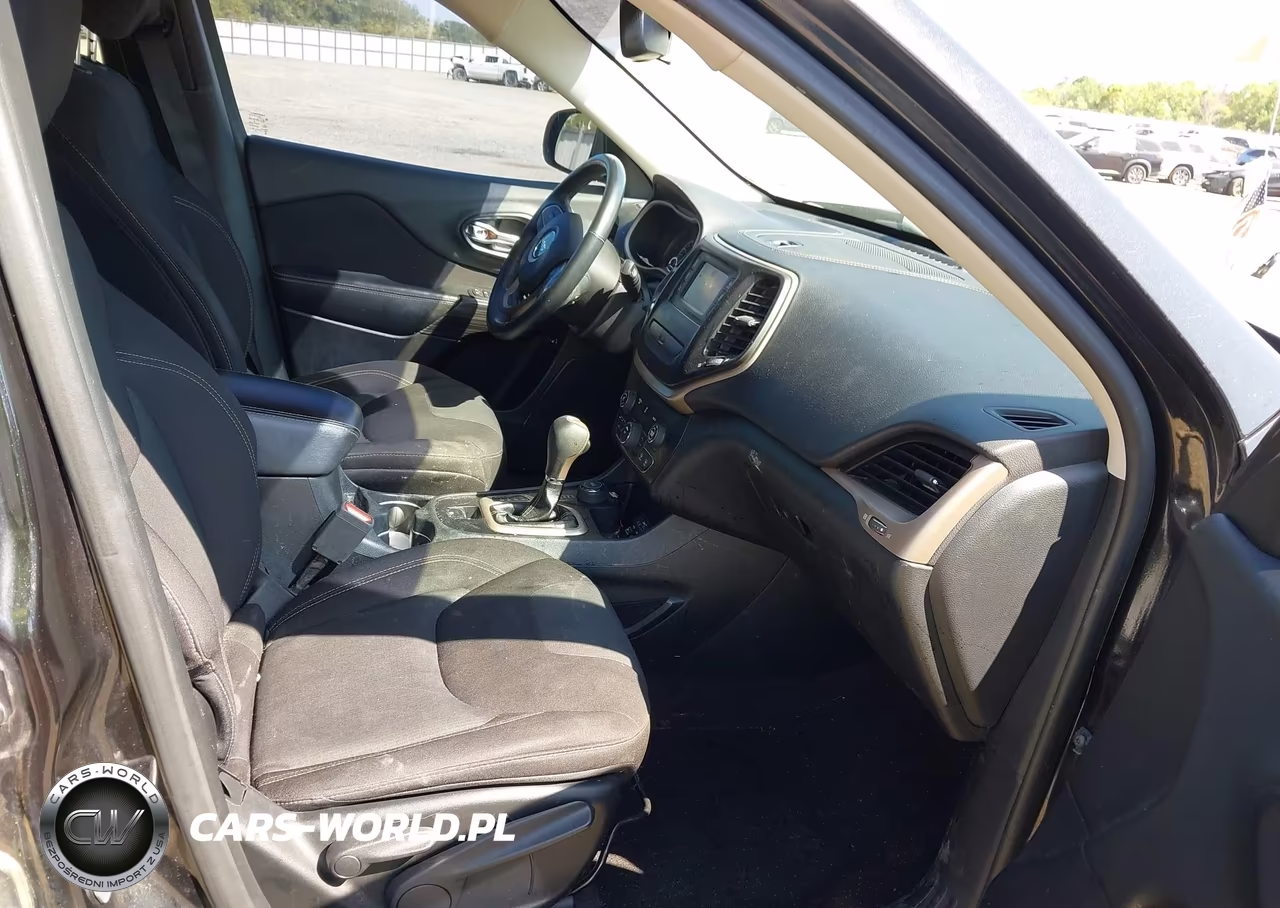 2016 Jeep Cherokee Latitude VIN:1C4PJMCB3GW341710 - 5