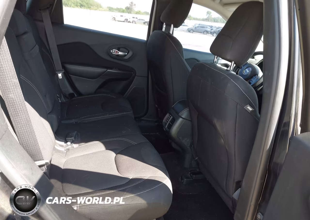 2016 Jeep Cherokee Latitude VIN:1C4PJMCB3GW341710 - 8