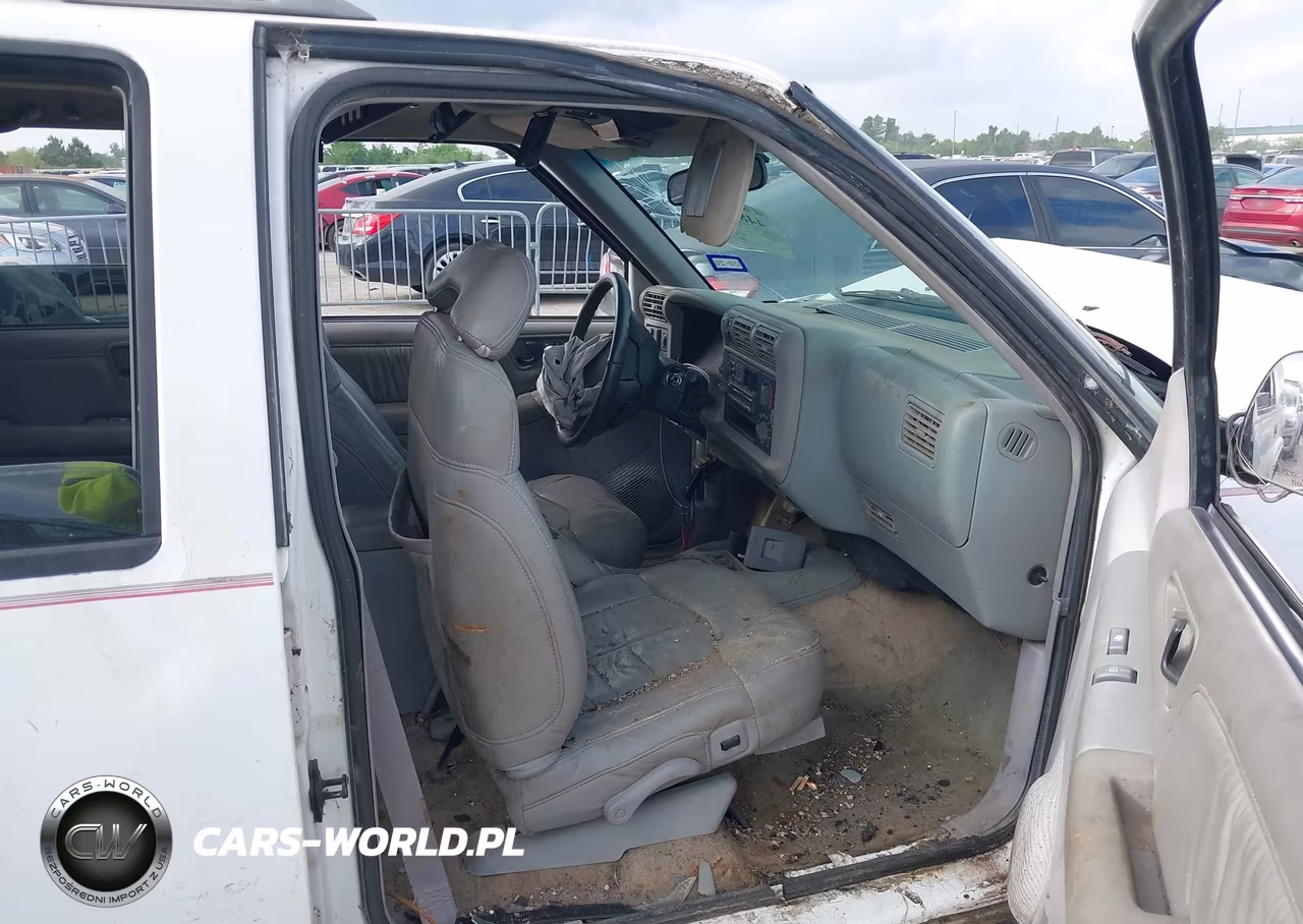 1995 Chevrolet Blazer VIN:1GNDT13W2S2161074 - 5