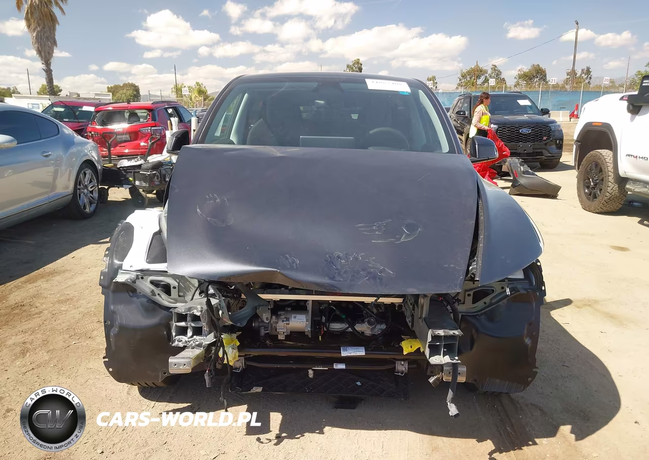 2026 Tesla Model Y Premium Rear-Wheel Drive-Standard Rear-Wheel Drive VIN:7SAYGDED8TA603057 - 13