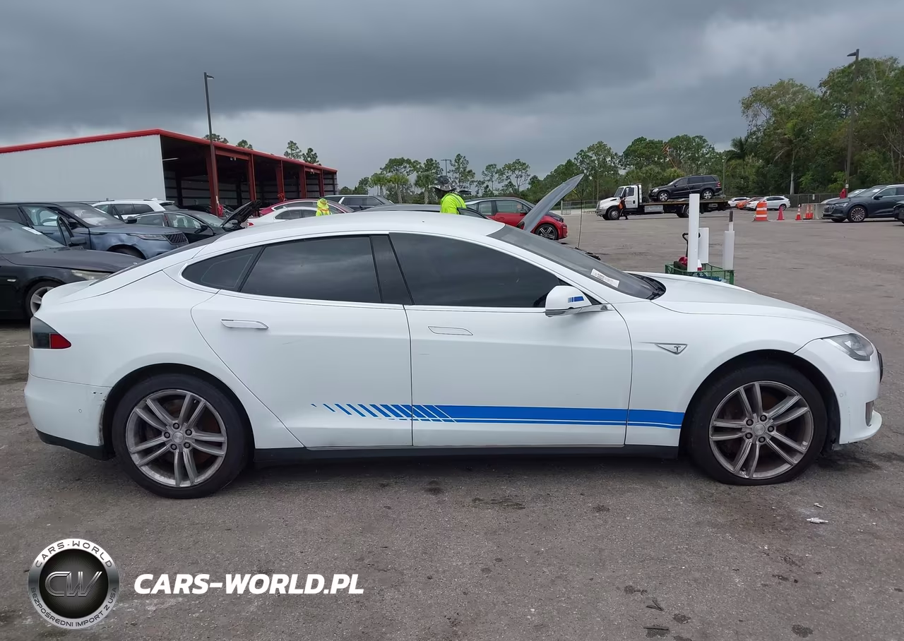 2015 Tesla Model S 60-70-85 VIN:5YJSA1E17FF101950 - 14