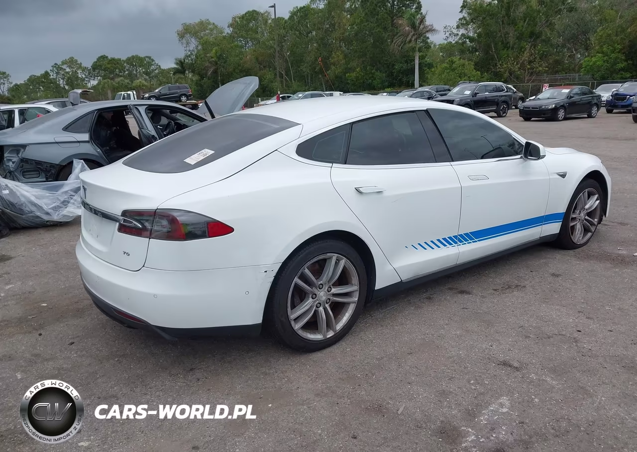 2015 Tesla Model S 60-70-85 VIN:5YJSA1E17FF101950 - 4