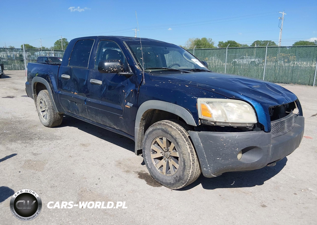 2006 Mitsubishi Raider Duro Cross V8