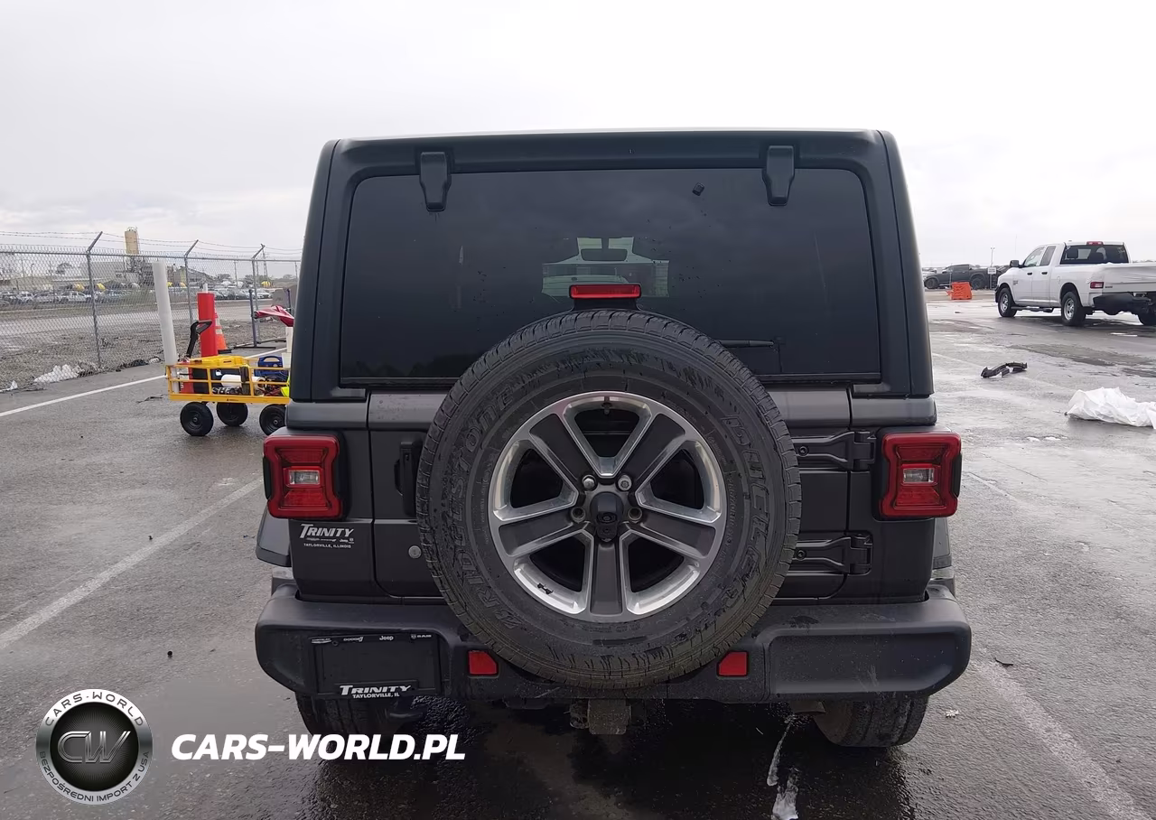 2018 Jeep Wrangler Unlimited Sahara 4X4 VIN:1C4HJXEN9JW188898 - 17