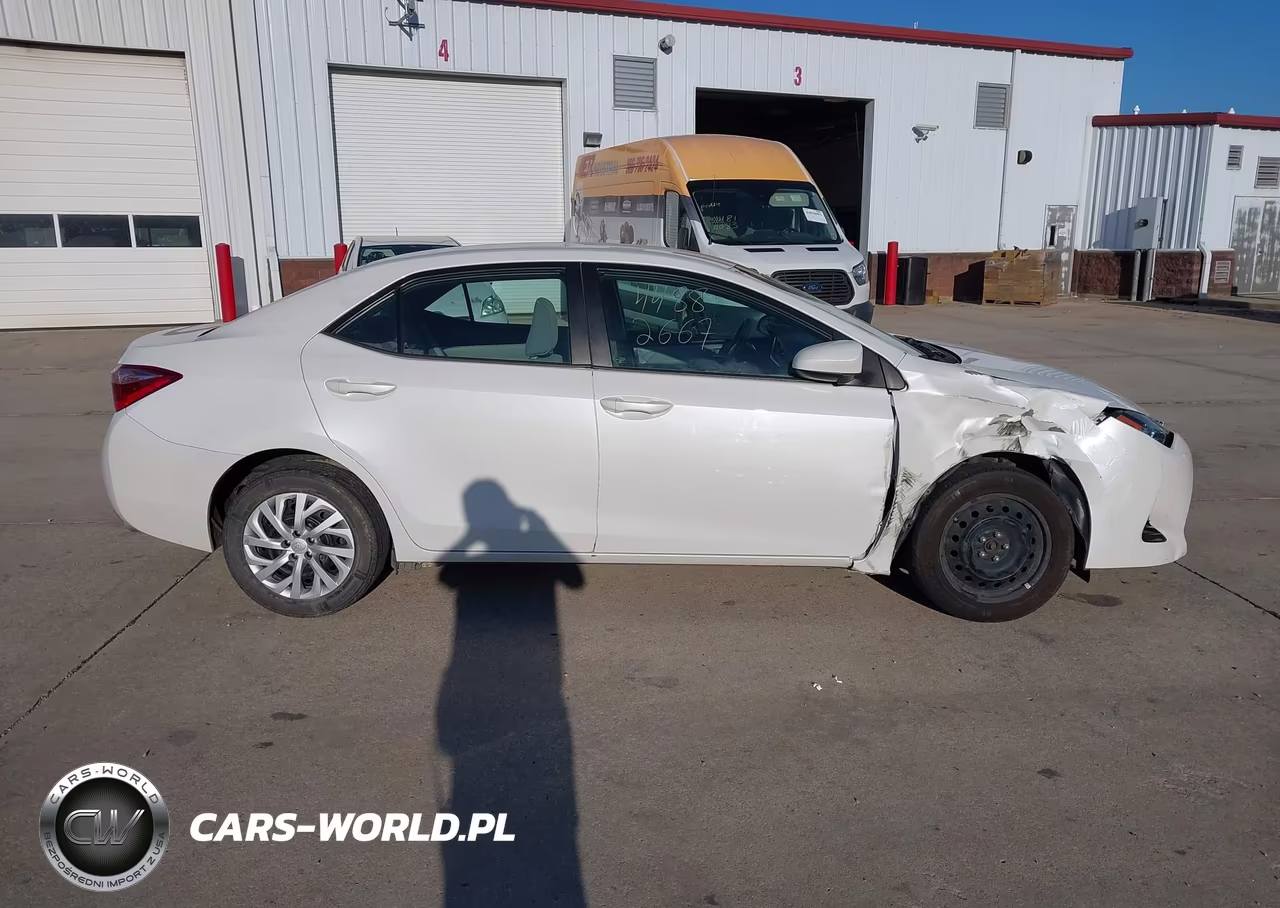 2017 Toyota Corolla Le VIN:5YFBURHE1HP685435 - 14