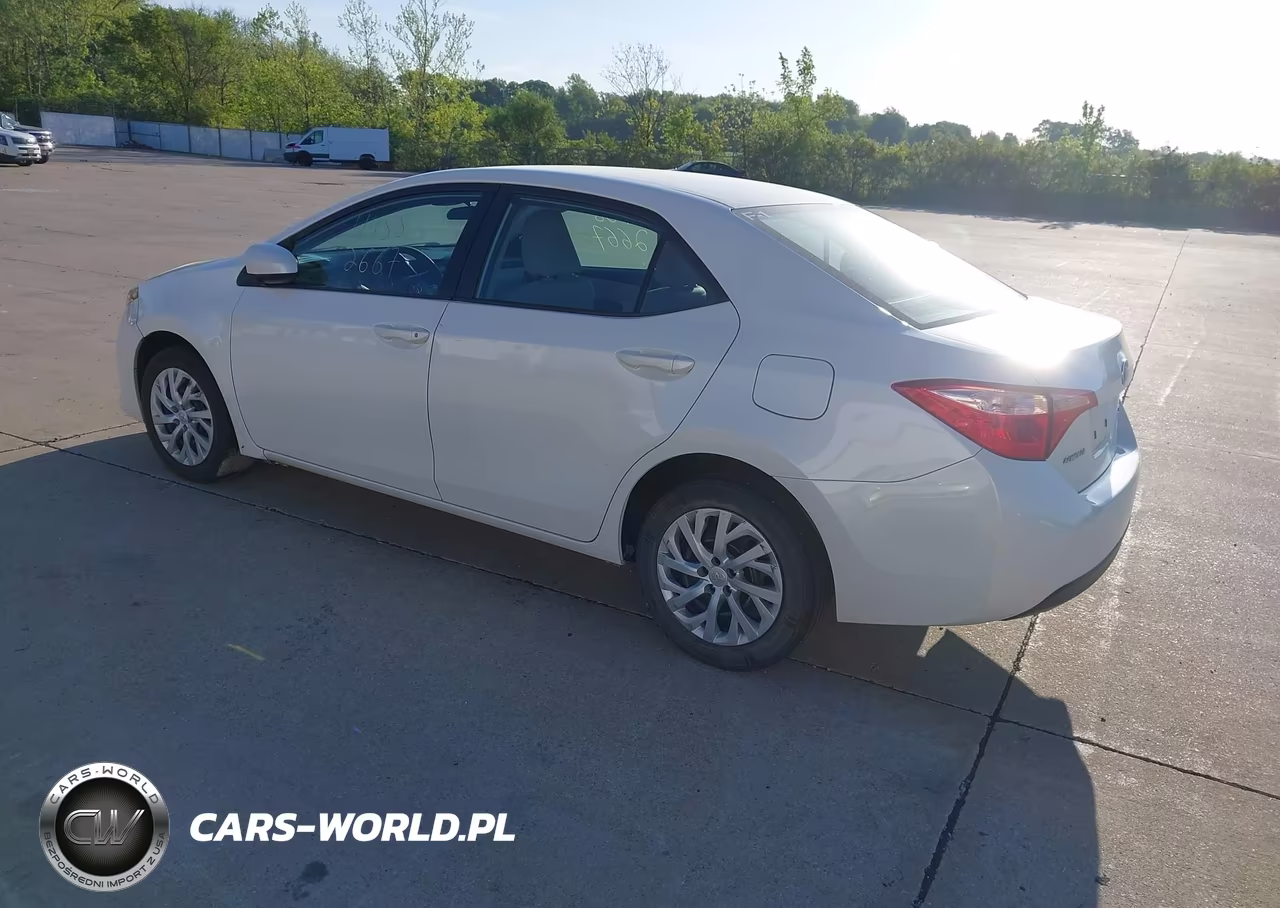 2017 Toyota Corolla Le VIN:5YFBURHE1HP685435 - 3