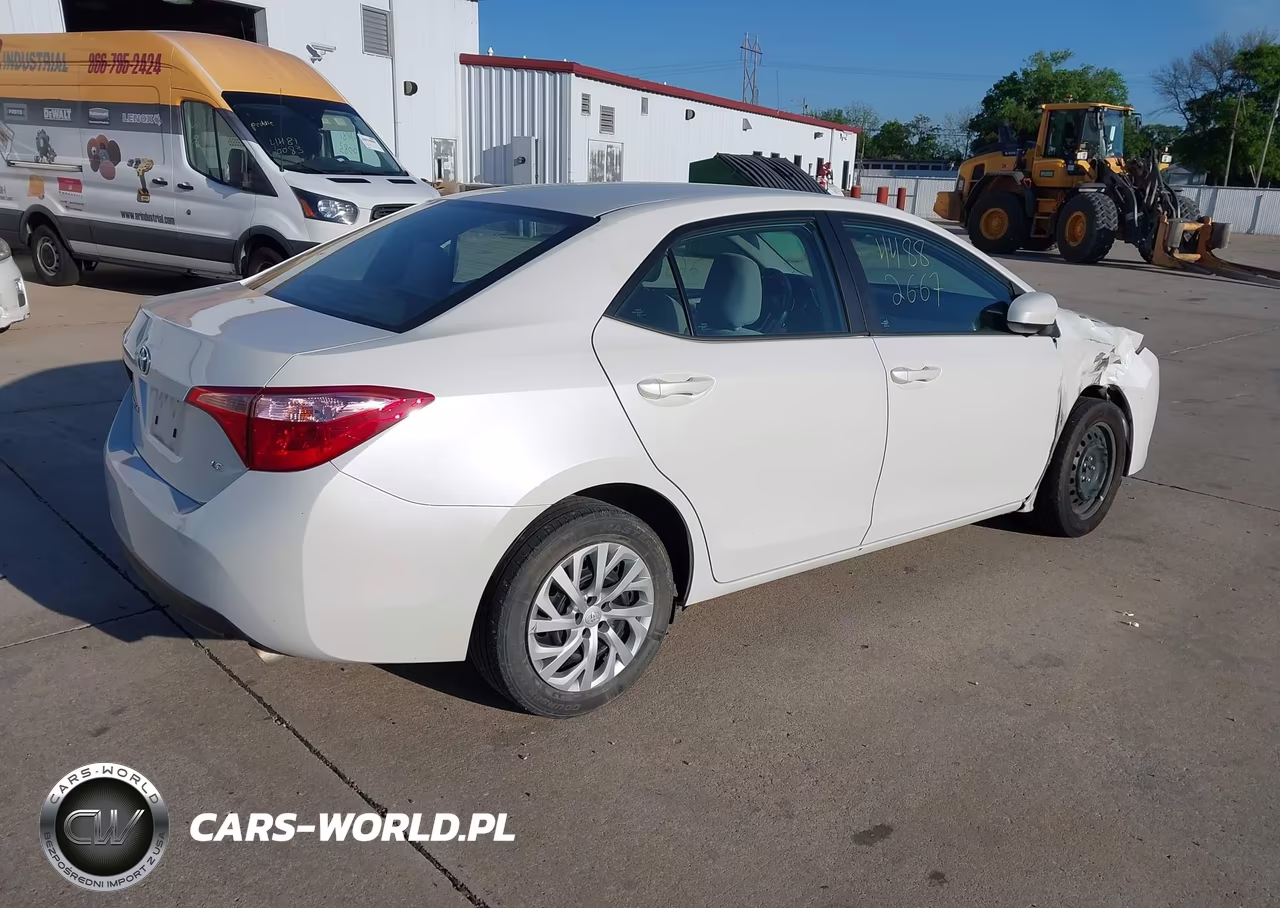 2017 Toyota Corolla Le VIN:5YFBURHE1HP685435 - 4