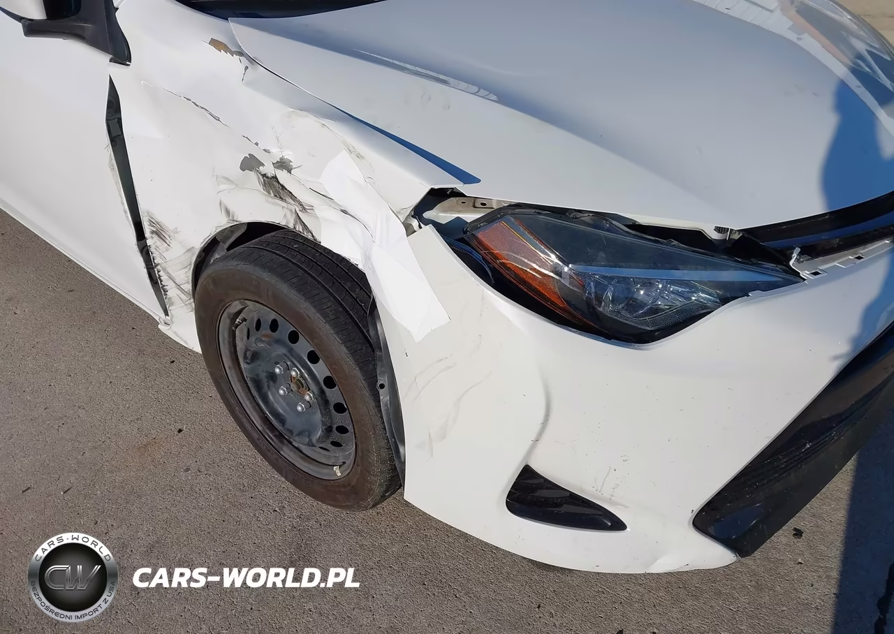 2017 Toyota Corolla Le VIN:5YFBURHE1HP685435 - 6