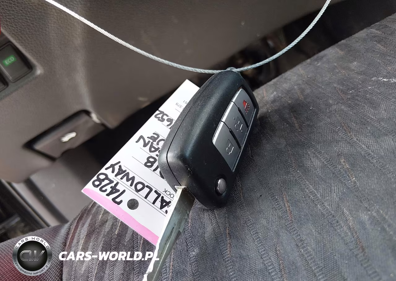 2018 Nissan Rogue S VIN:KNMAT2MV1JP567145 - 11
