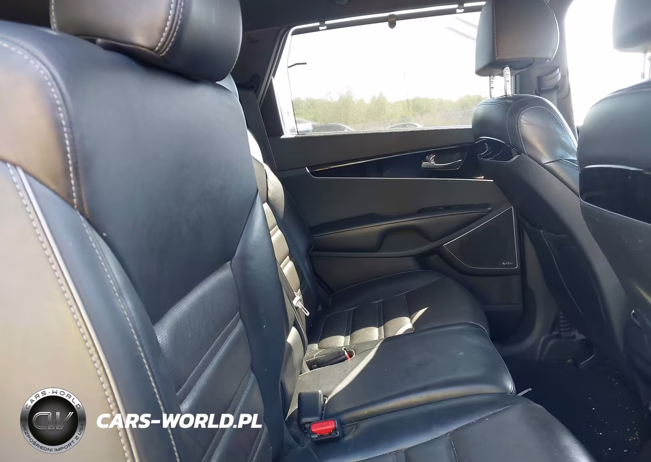 2018 Kia Sorento 3.3L Sxl VIN:5XYPKDA57JG364745 - 8