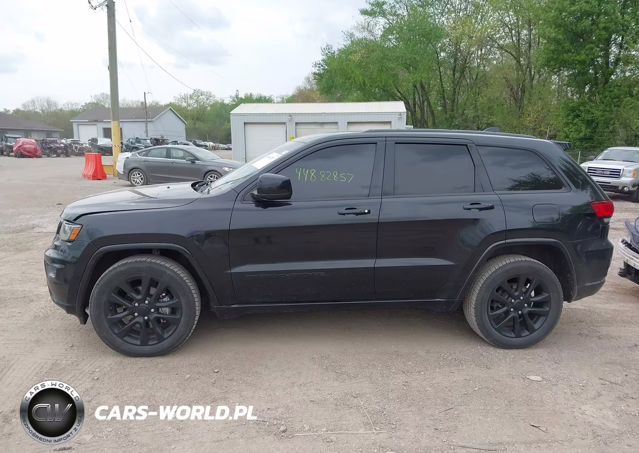 2017 Jeep Grand Cherokee Altitude 4X4 VIN:1C4RJFAG9HC852392 - 14