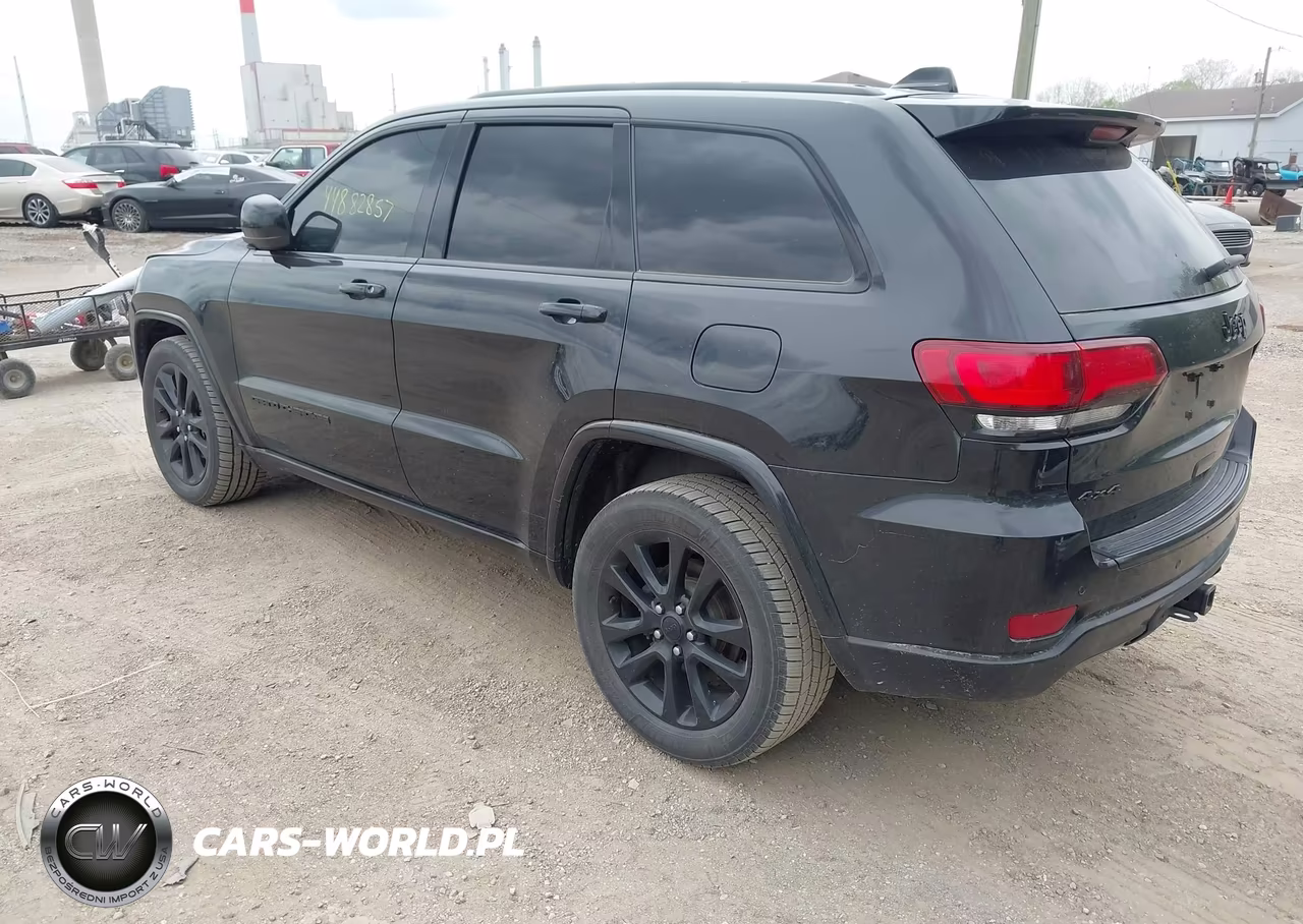 2017 Jeep Grand Cherokee Altitude 4X4 VIN:1C4RJFAG9HC852392 - 3