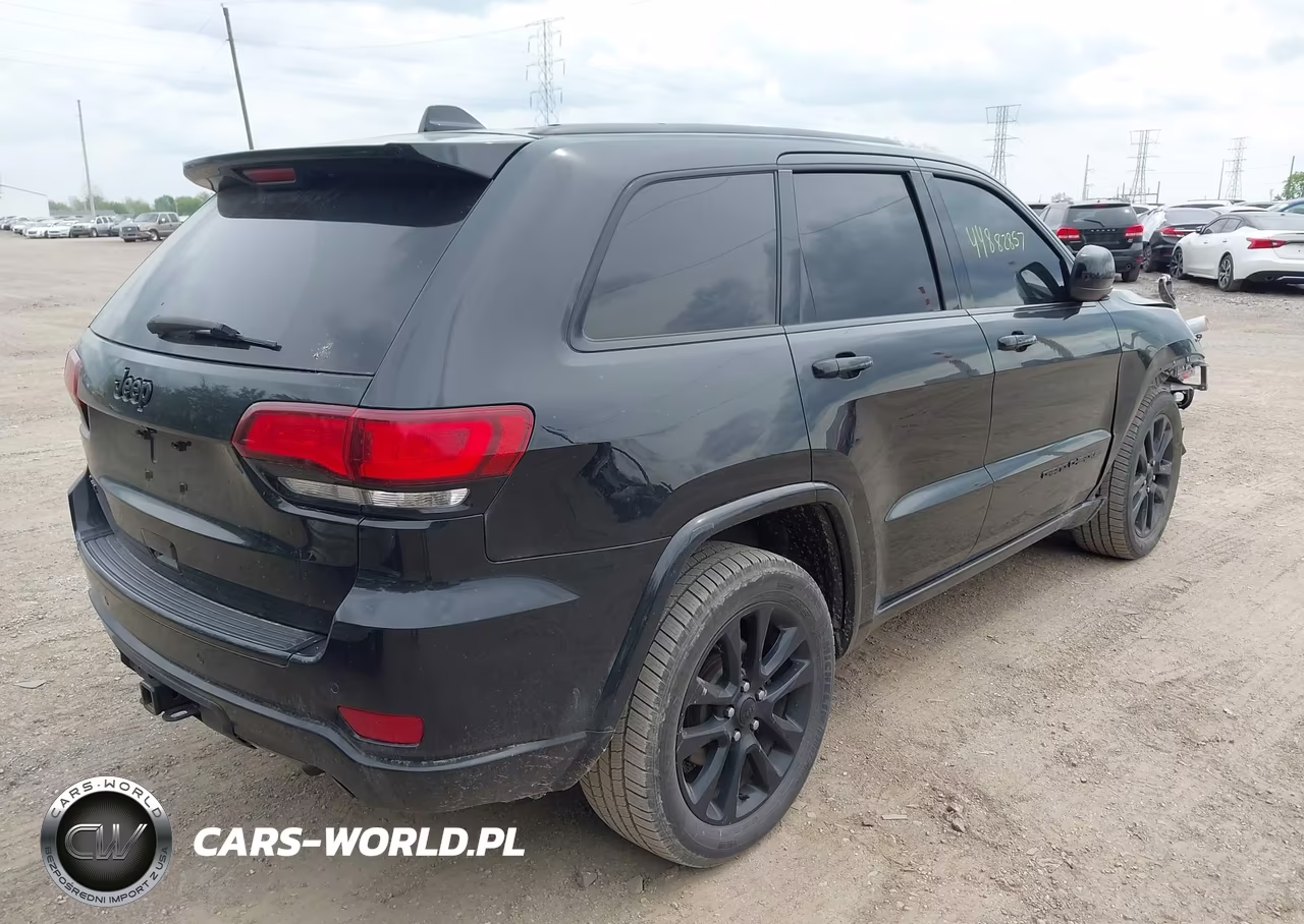 2017 Jeep Grand Cherokee Altitude 4X4 VIN:1C4RJFAG9HC852392 - 4
