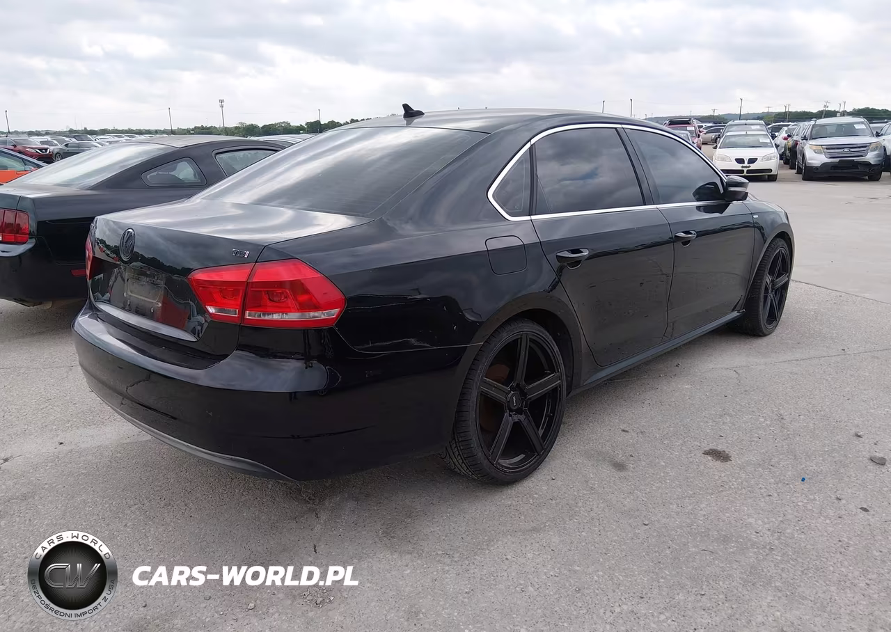 2014 Volkswagen Passat 1.8T Wolfsburg Edition VIN:1VWAT7A32EC055839 - 4