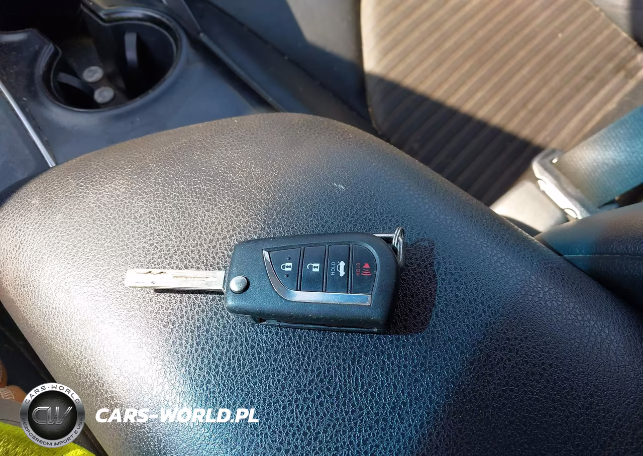 2018 Toyota Camry Le VIN:4T1B11HK4JU552382 - 11