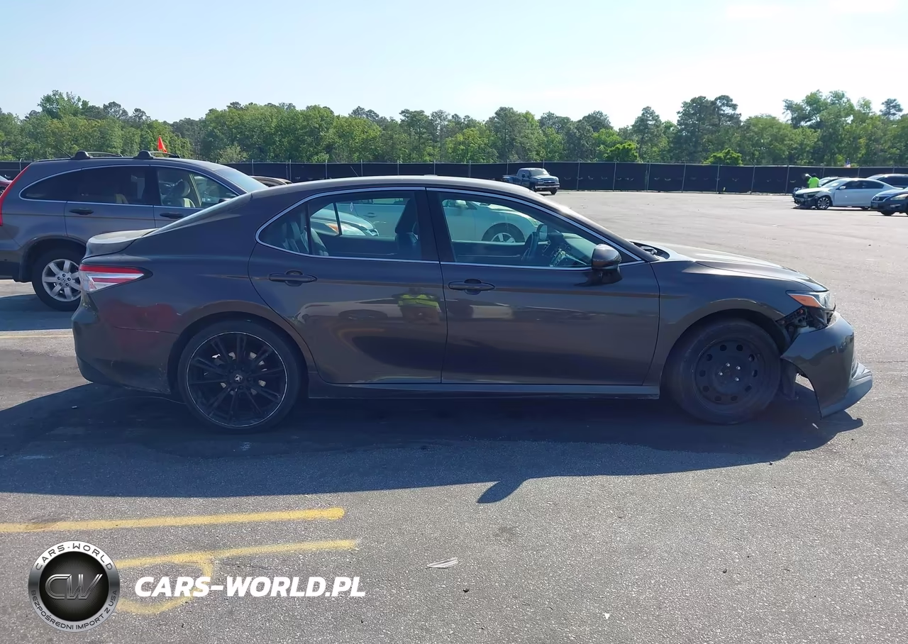 2018 Toyota Camry Le VIN:4T1B11HK4JU552382 - 13