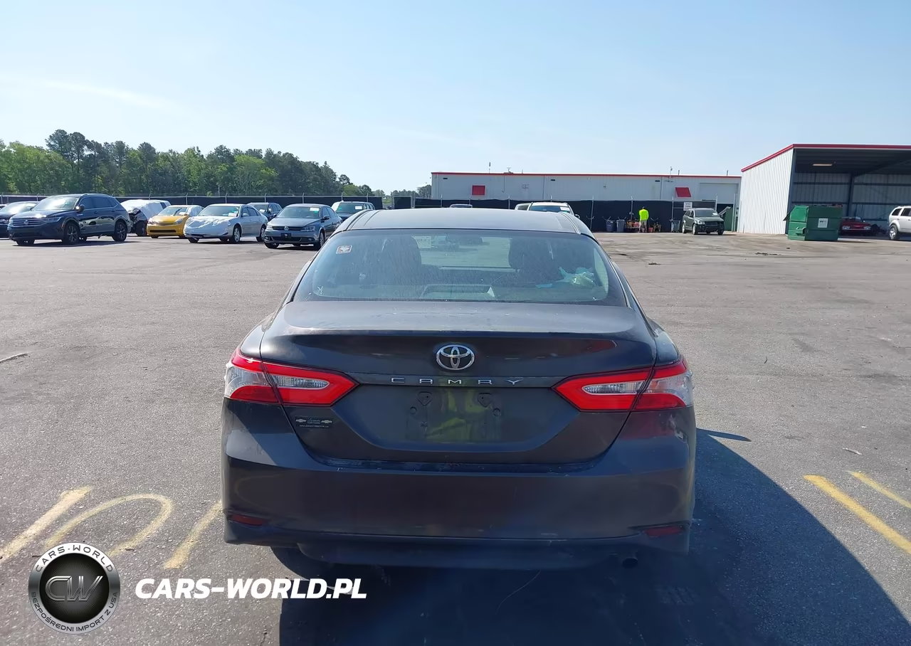 2018 Toyota Camry Le VIN:4T1B11HK4JU552382 - 16