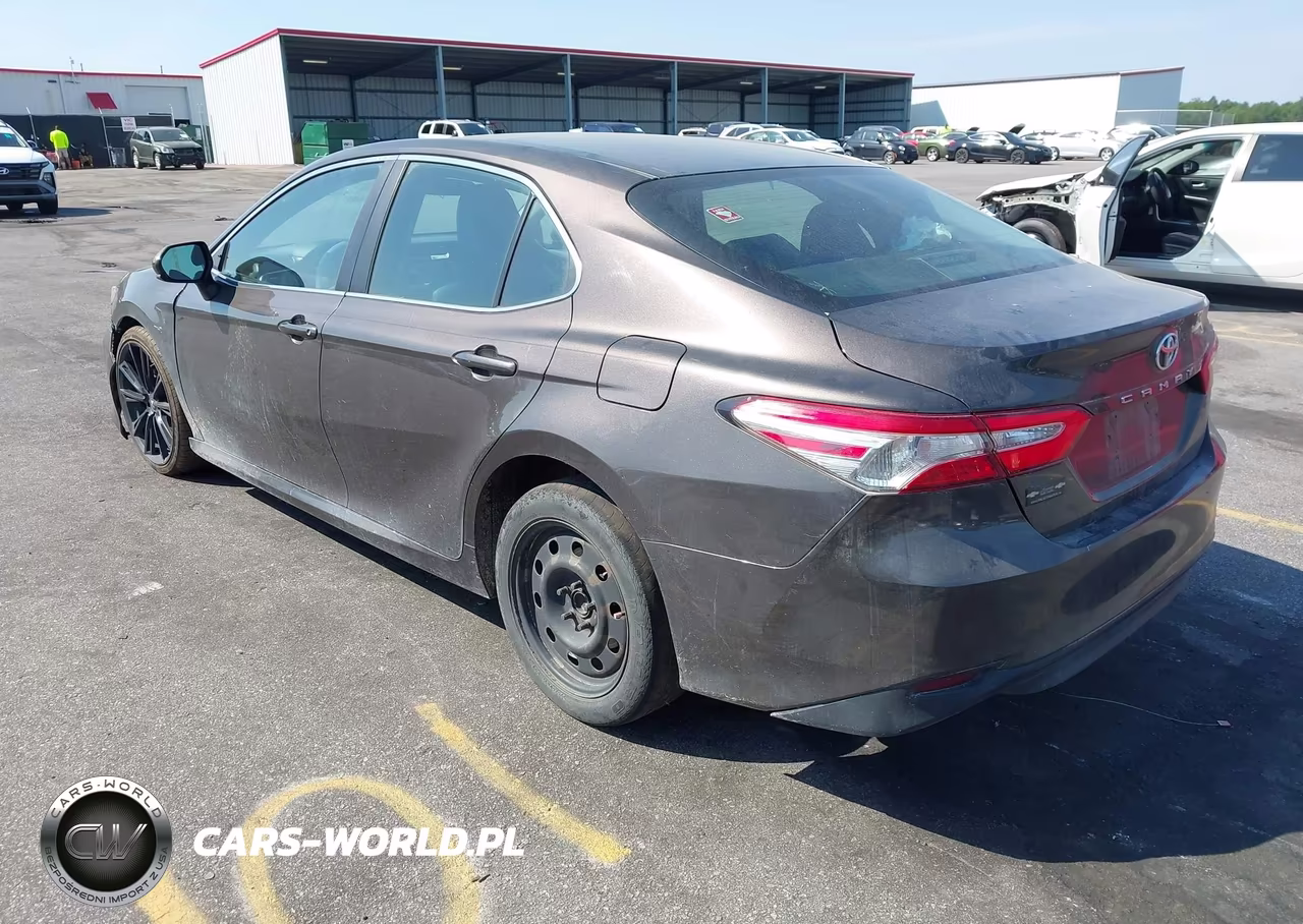 2018 Toyota Camry Le VIN:4T1B11HK4JU552382 - 3
