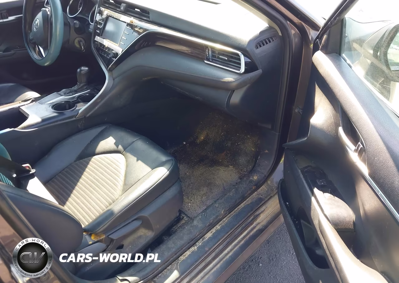 2018 Toyota Camry Le VIN:4T1B11HK4JU552382 - 5