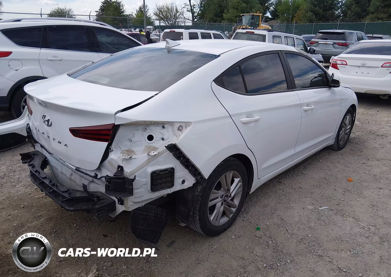 2019 Hyundai Elantra Sel VIN:5NPD84LF3KH473818 - 4