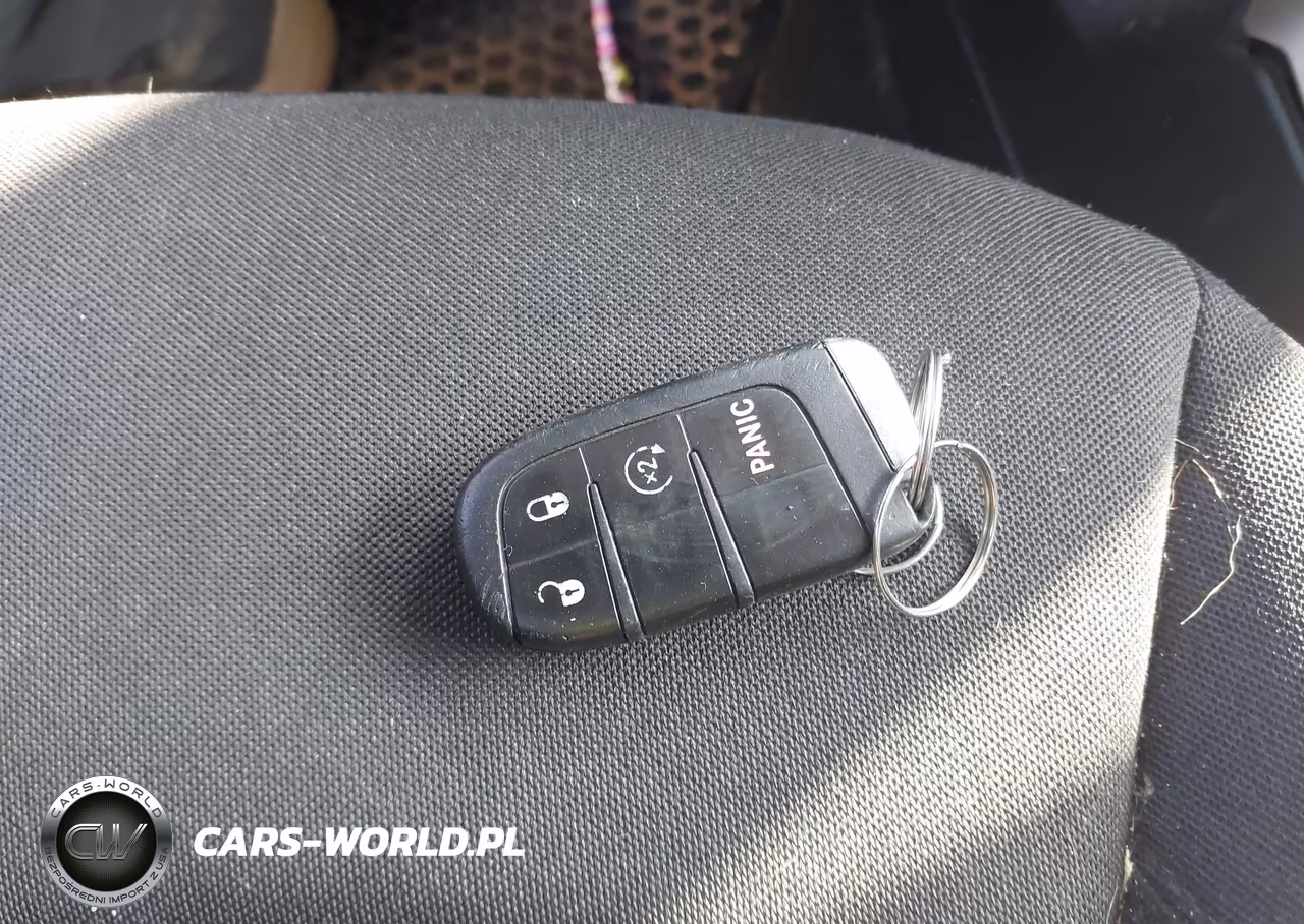 2017 Jeep Renegade Latitude 4X4 VIN:ZACCJBBB5HPE51970 - 11