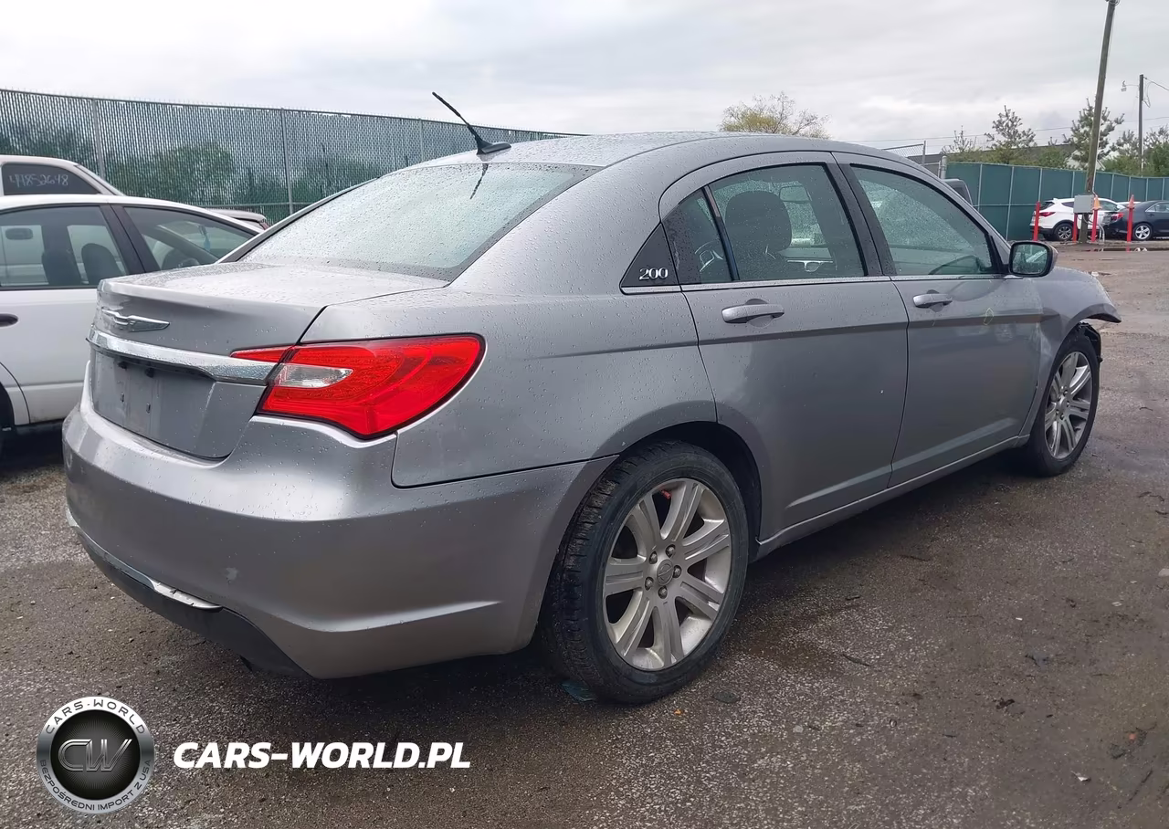 2013 Chrysler 200 Touring VIN:1C3CCBBB6DN597540 - 4