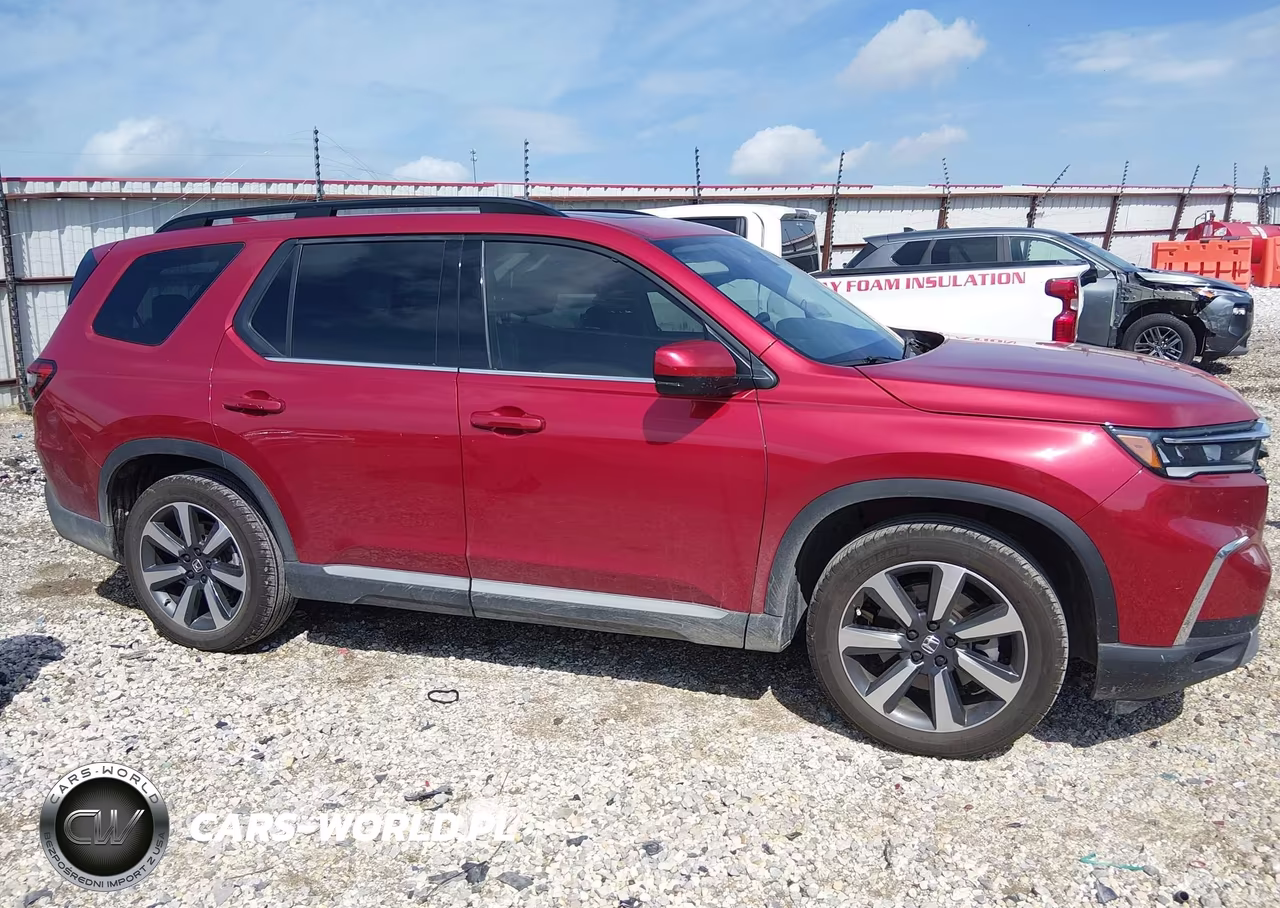 2025 Honda Pilot Touring VIN:5FNYG2H7XSB035774 - 13