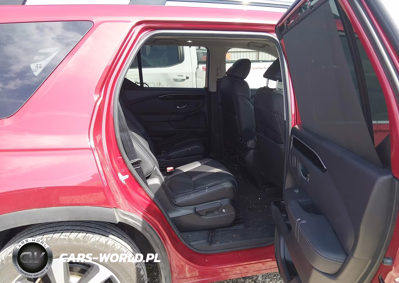 2025 Honda Pilot Touring VIN:5FNYG2H7XSB035774 - 8