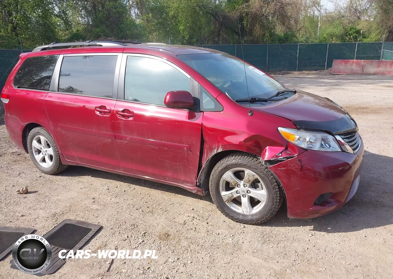 2012 Toyota Sienna Le V6 8 Passenger
