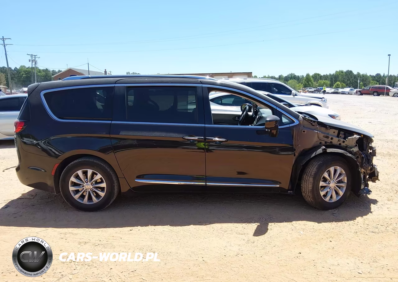 2018 Chrysler Pacifica Touring L VIN:2C4RC1BG0JR353599 - 13
