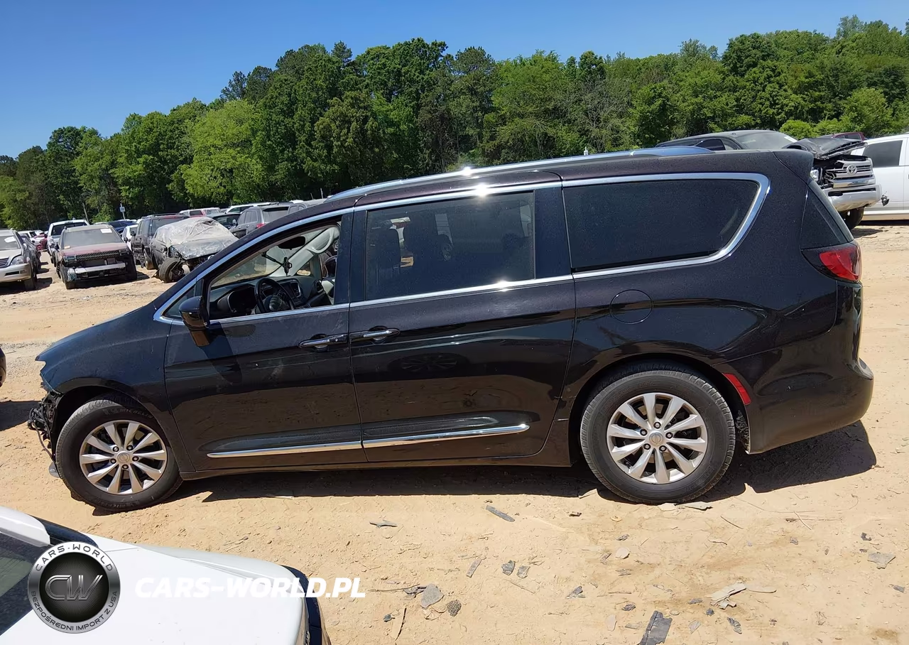 2018 Chrysler Pacifica Touring L VIN:2C4RC1BG0JR353599 - 14