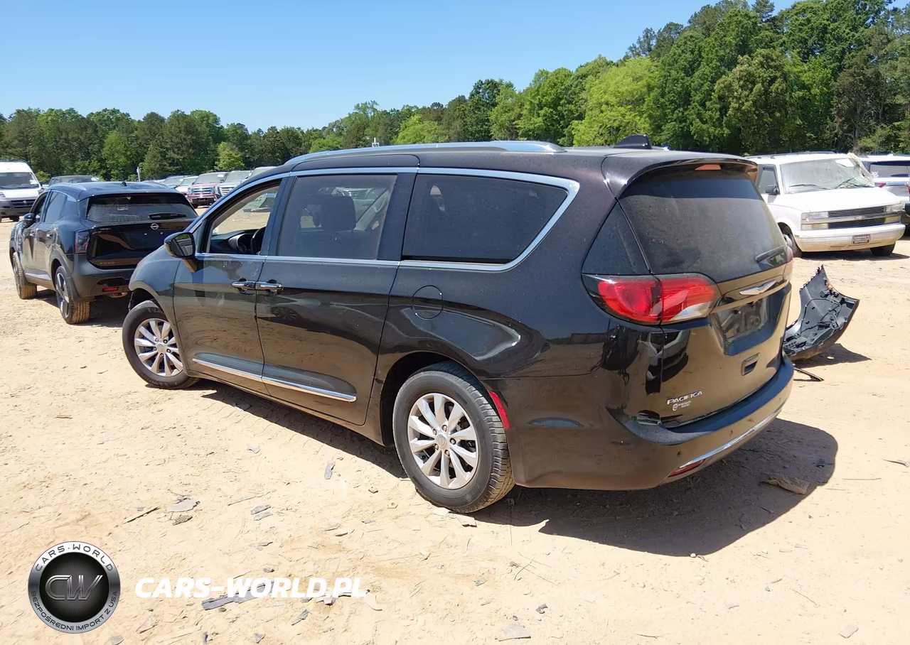 2018 Chrysler Pacifica Touring L VIN:2C4RC1BG0JR353599 - 3