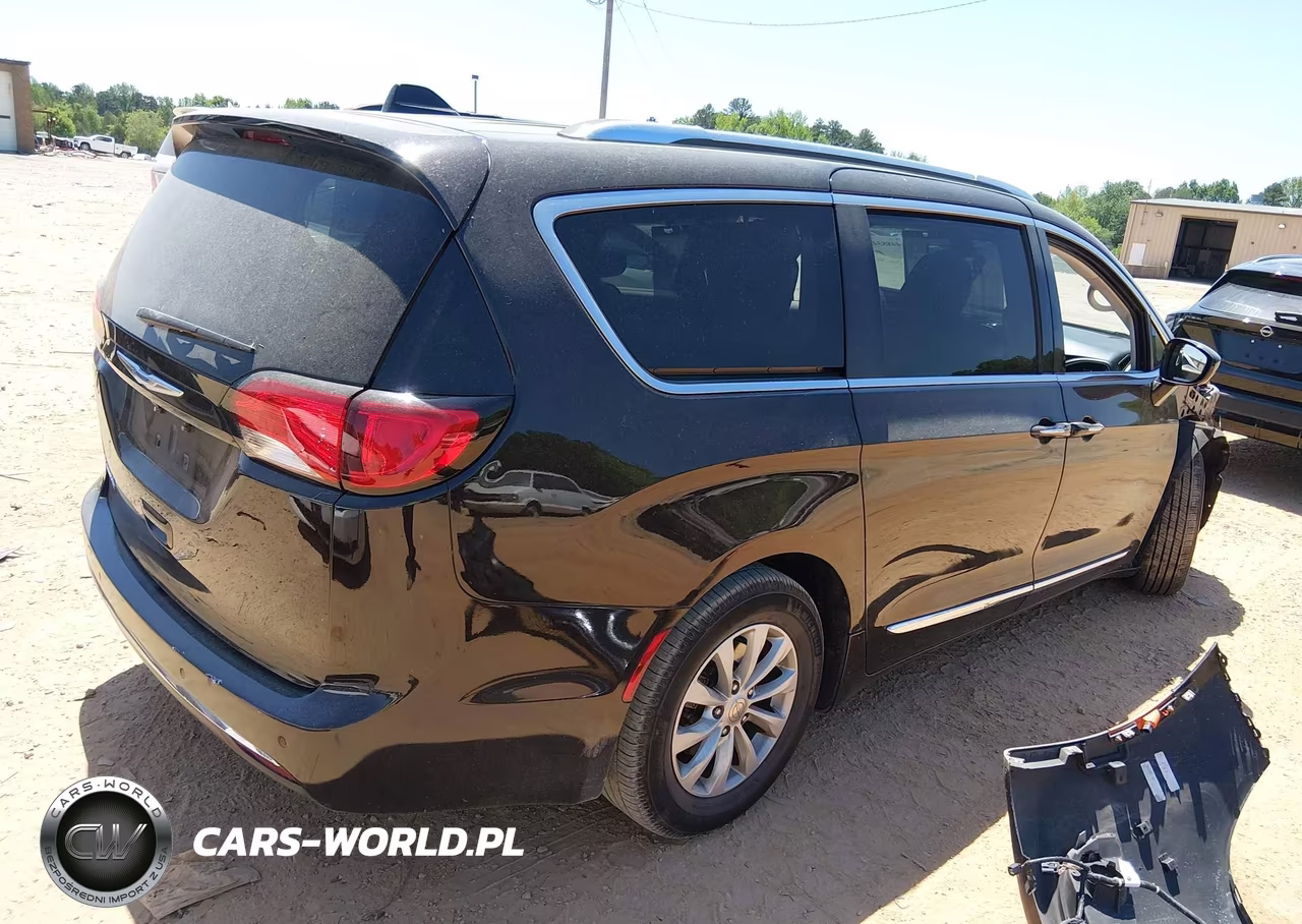 2018 Chrysler Pacifica Touring L VIN:2C4RC1BG0JR353599 - 4