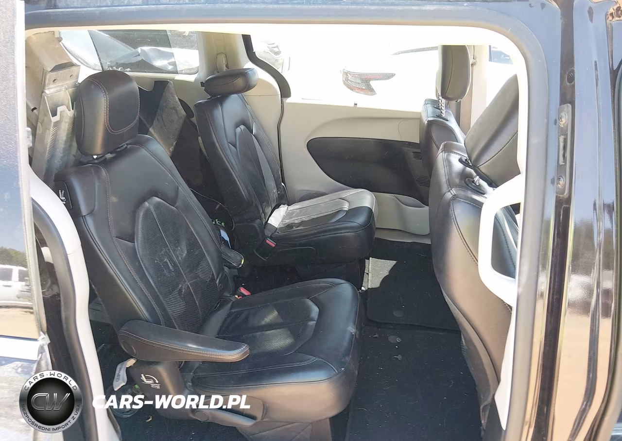 2018 Chrysler Pacifica Touring L VIN:2C4RC1BG0JR353599 - 8