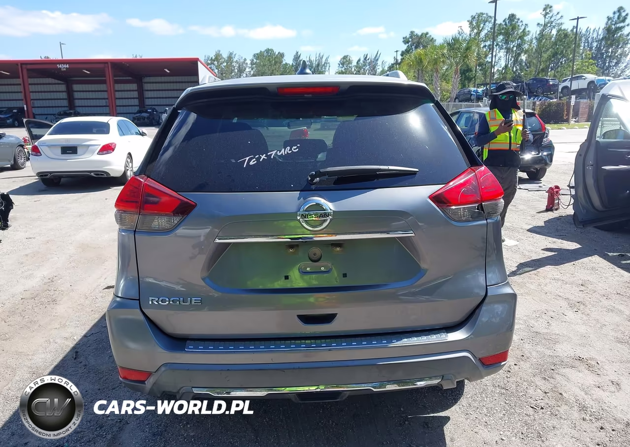 2017 Nissan Rogue S VIN:KNMAT2MT1HP582303 - 16