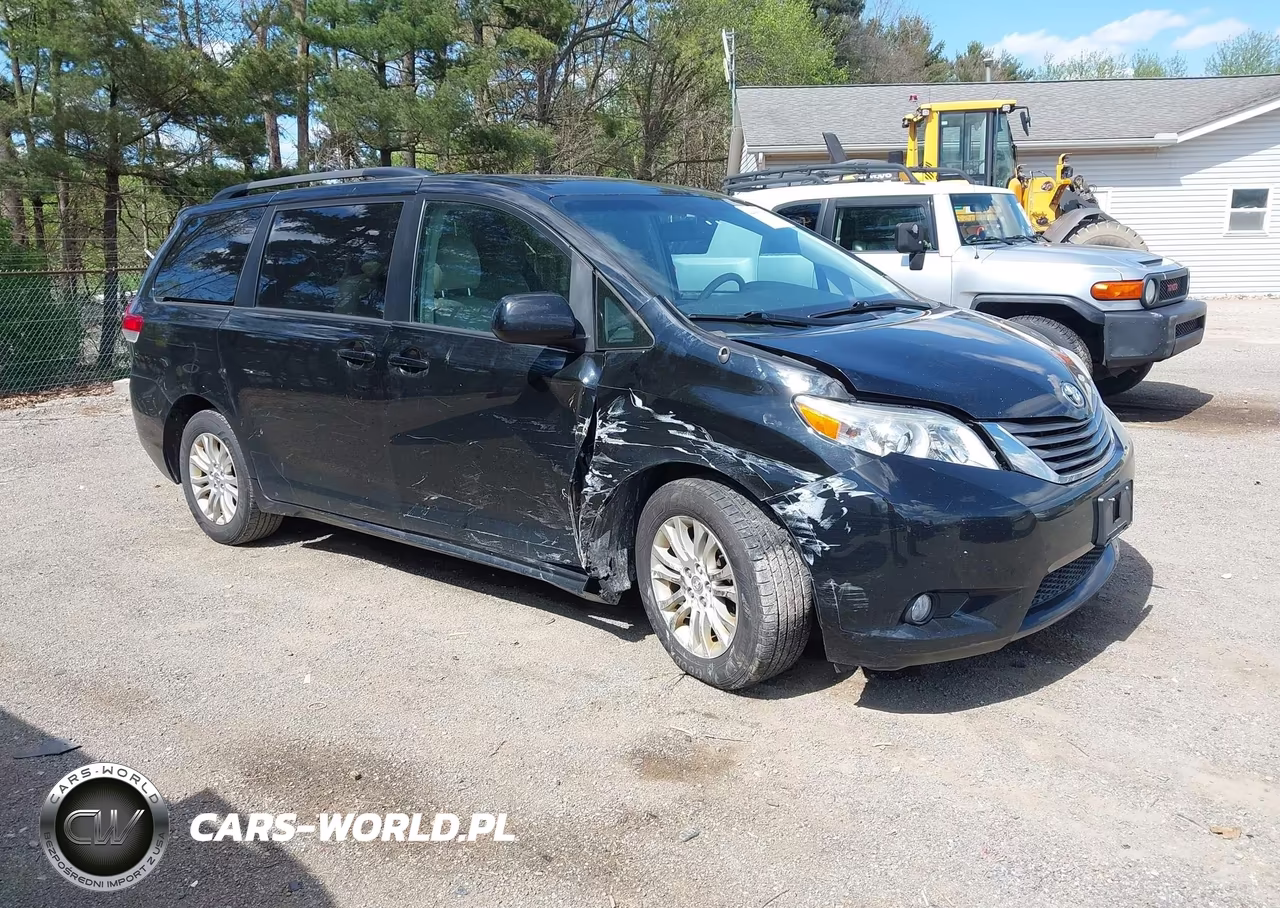 2012 Toyota Sienna Xle V6 8 Passenger