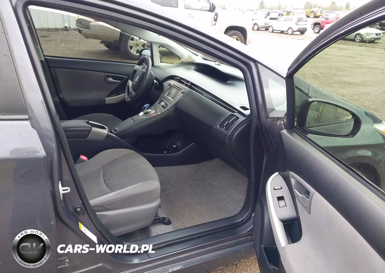 2012 Toyota Prius Two VIN:JTDKN3DU3C1594834 - 5