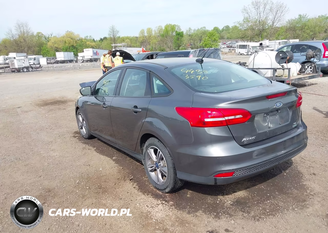 2018 Ford Focus Se VIN:1FADP3FE5JL219785 - 3