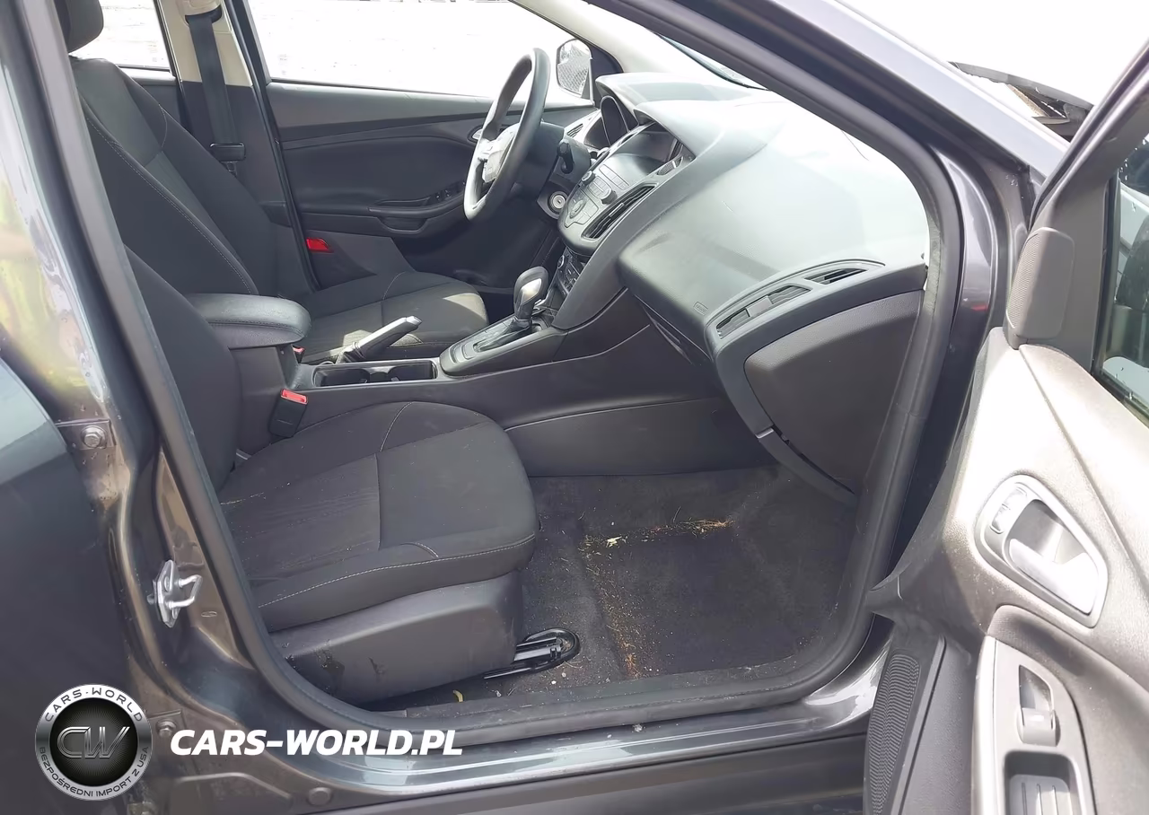 2018 Ford Focus Se VIN:1FADP3FE5JL219785 - 5
