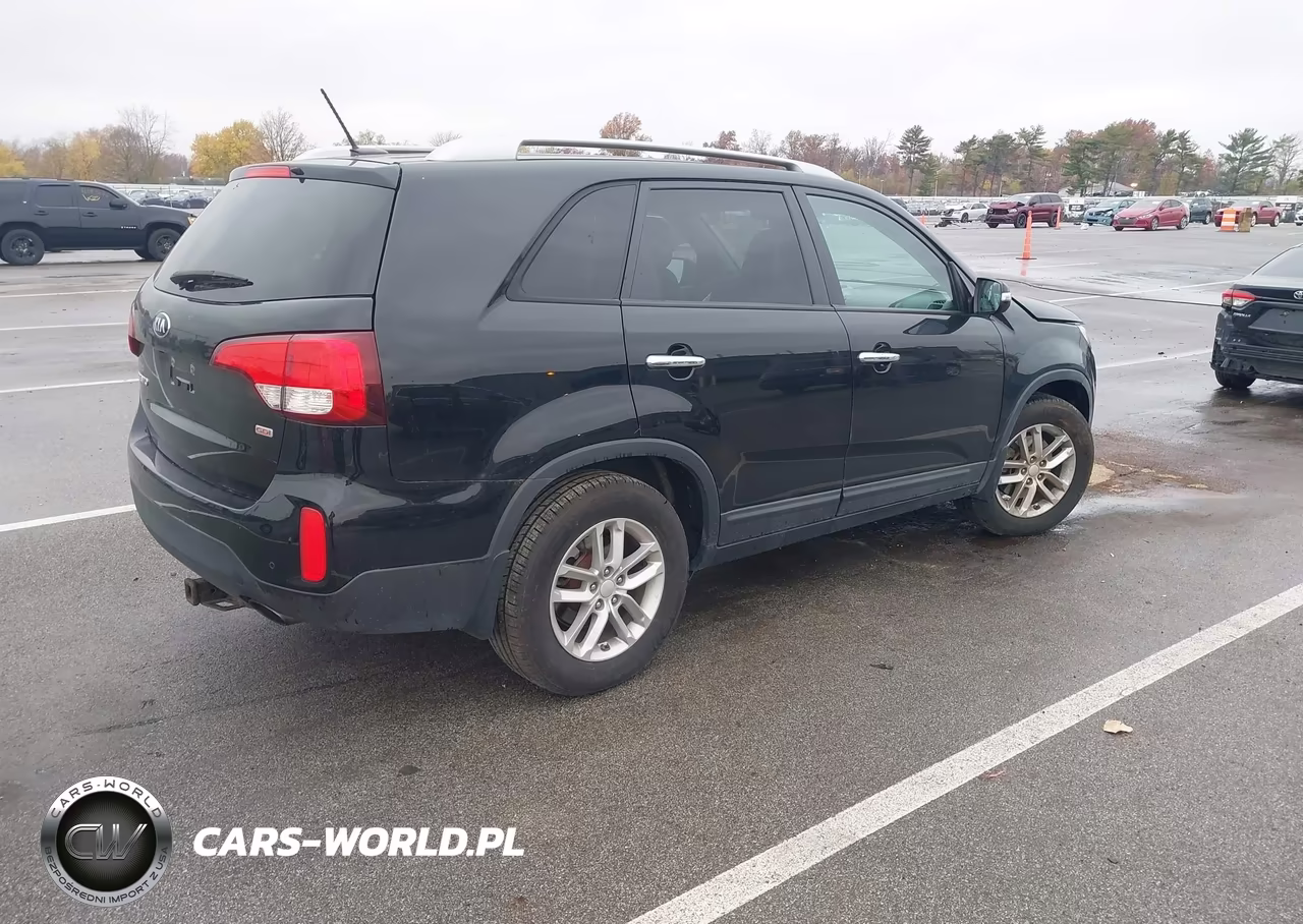 2015 Kia Sorento Lx VIN:5XYKT4A6XFG606354 - 4