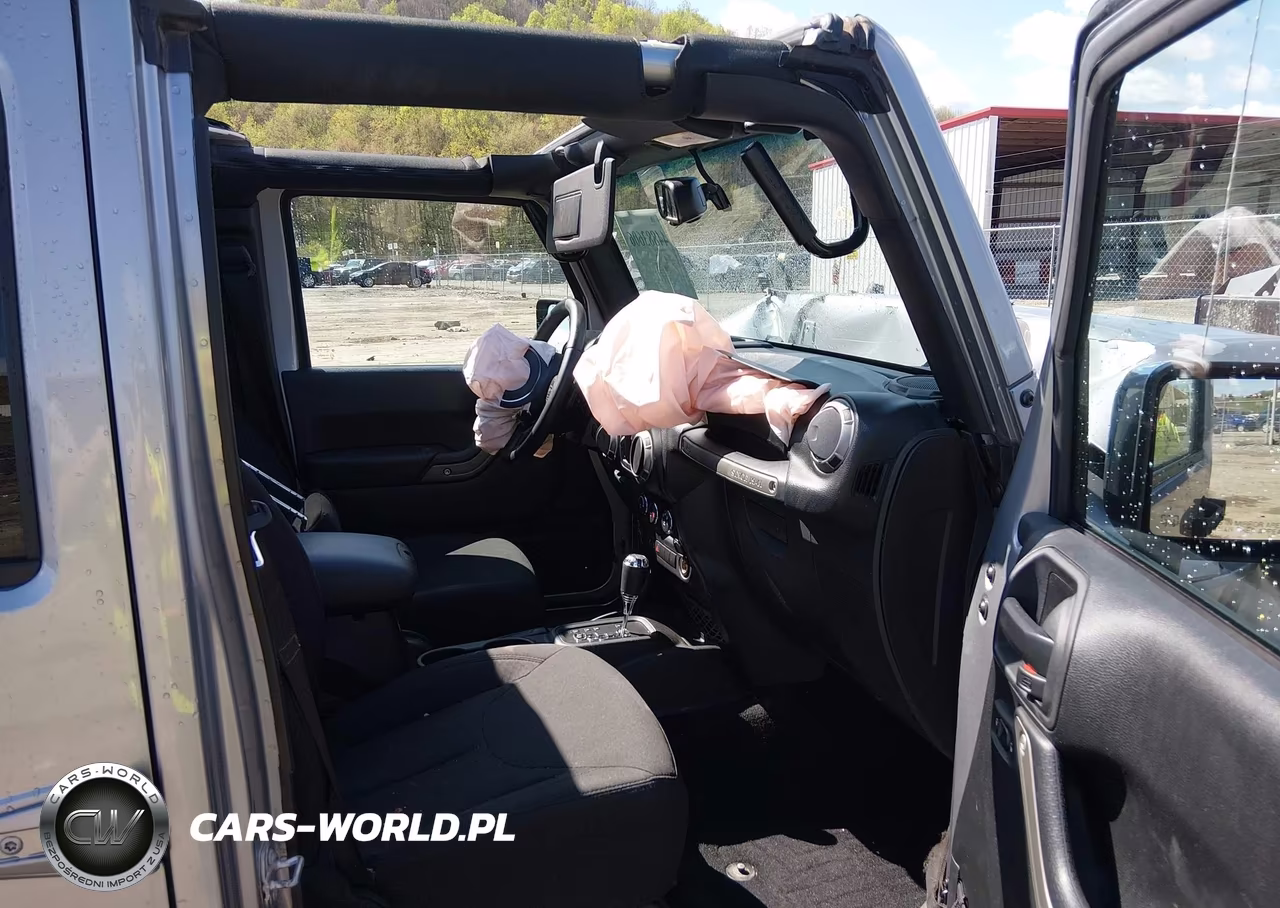 2017 Jeep Wrangler Unlimited Sport 4X4 VIN:1C4BJWDGXHL576852 - 5