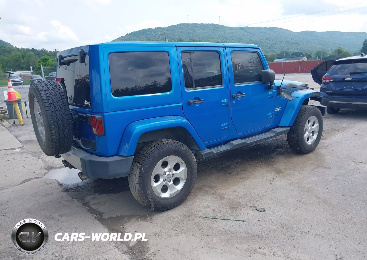 2015 Jeep Wrangler Unlimited Sahara VIN:1C4BJWEG4FL572257 - 4