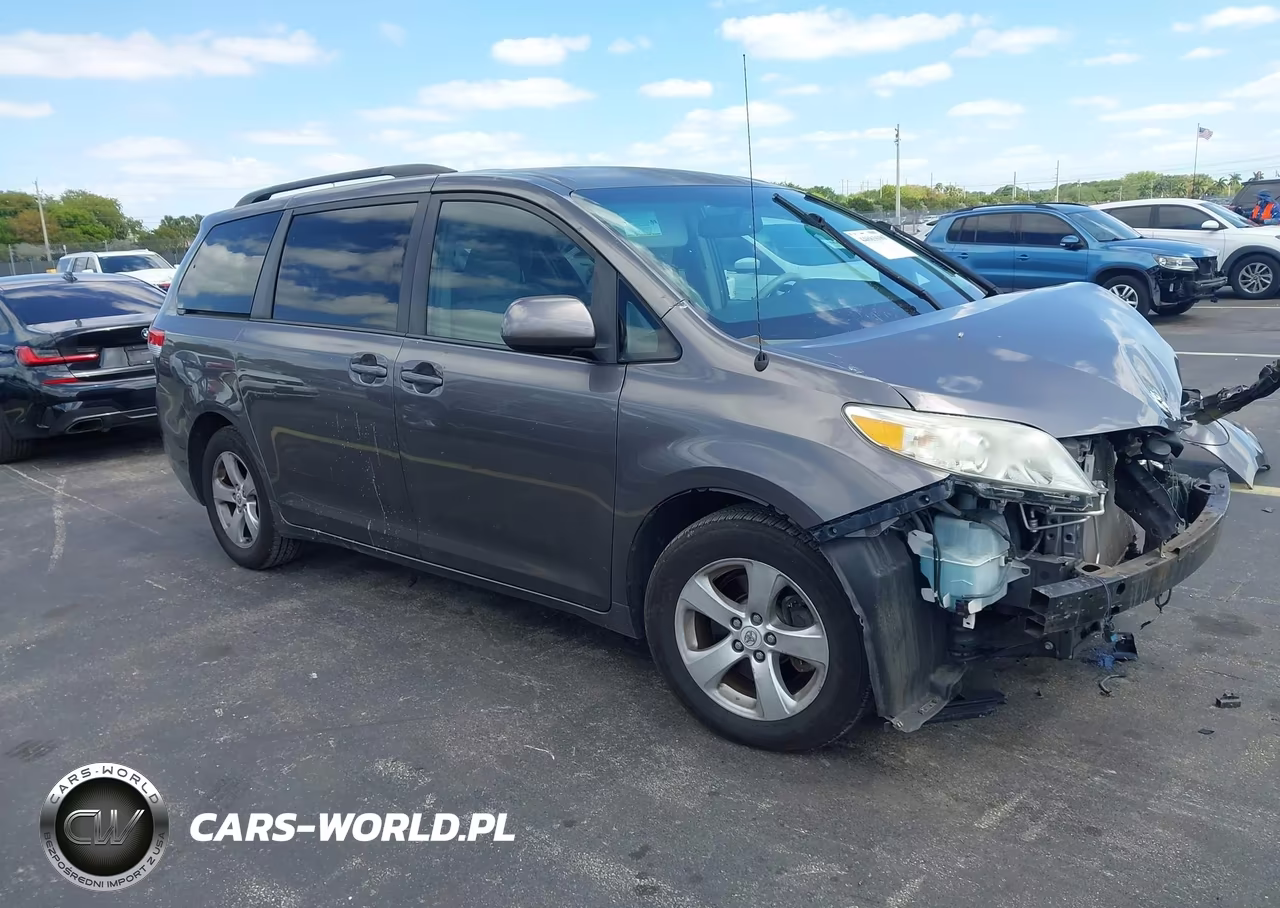 2012 Toyota Sienna Le V6 8 Passenger – zdjęcie 1 z 17