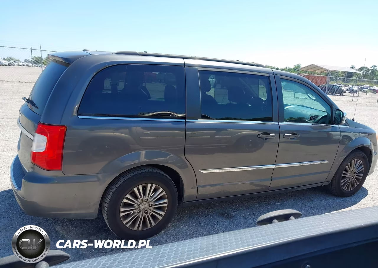 2015 Chrysler Town & Country Touring-L VIN:2C4RC1CG1FR742418 - 13