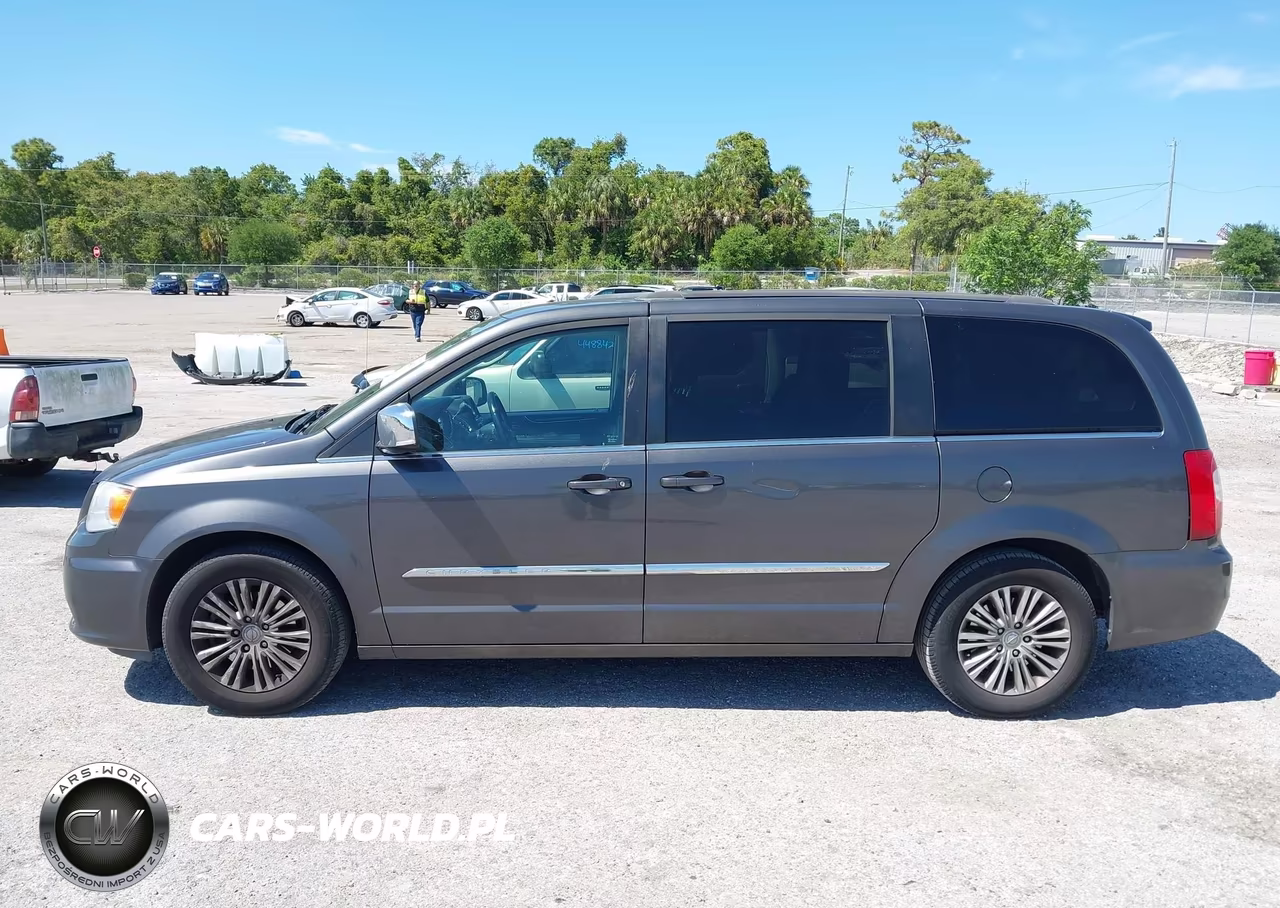 2015 Chrysler Town & Country Touring-L VIN:2C4RC1CG1FR742418 - 14