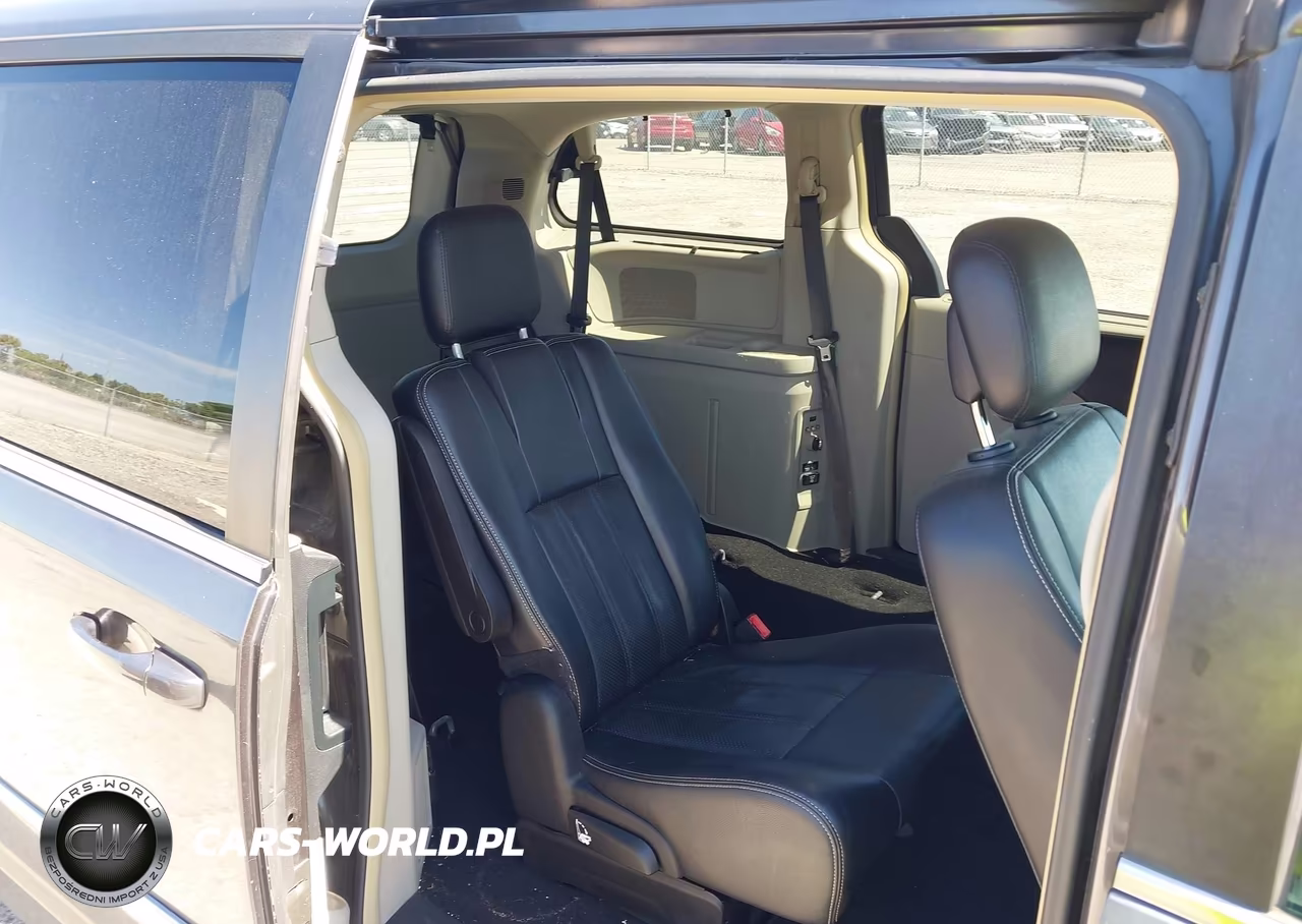 2015 Chrysler Town & Country Touring-L VIN:2C4RC1CG1FR742418 - 8