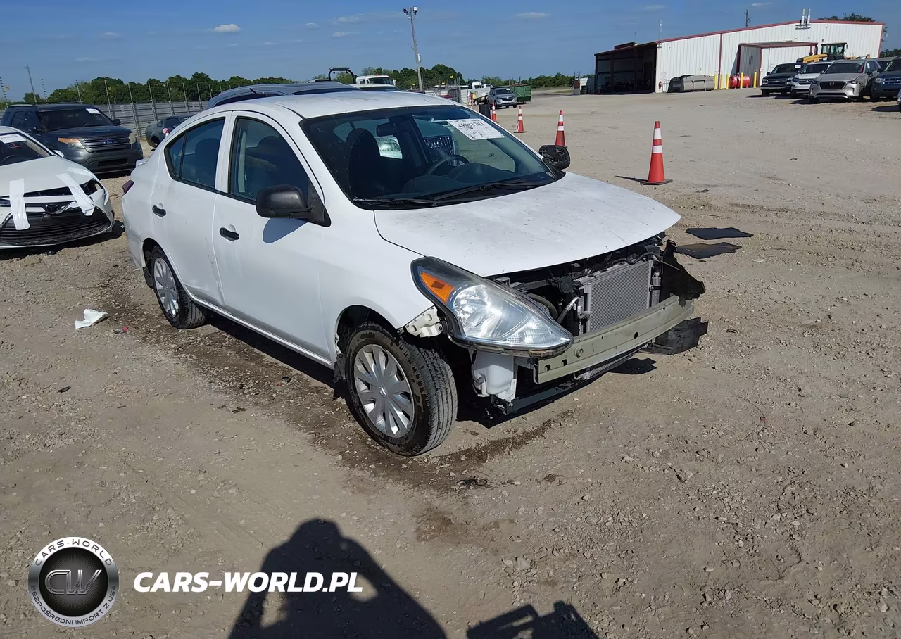 2015 Nissan Versa 1.6 S+ – zdjęcie 1 z 17