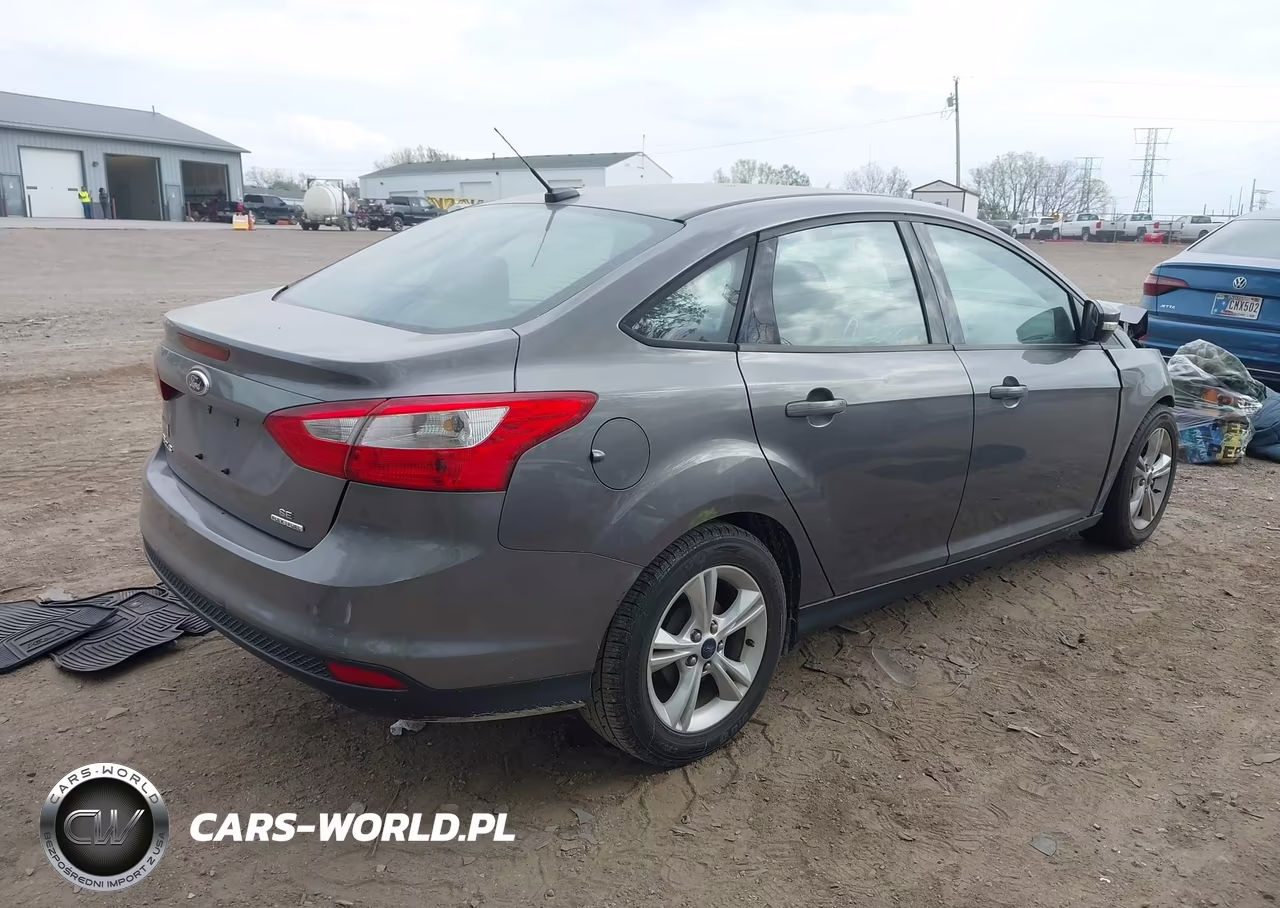 2014 Ford Focus Se VIN:1FADP3F20EL429092 - 4