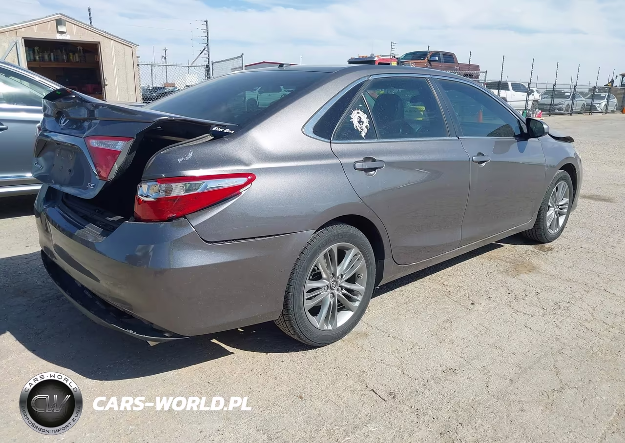 2017 Toyota Camry Se VIN:4T1BF1FK6HU667953 - 4