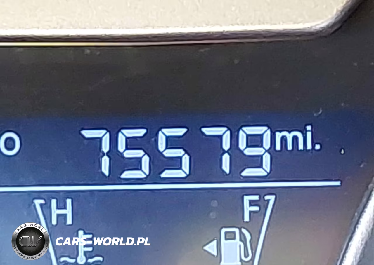 2016 Hyundai Veloster VIN:KMHTC6AD4GU293019 - 16